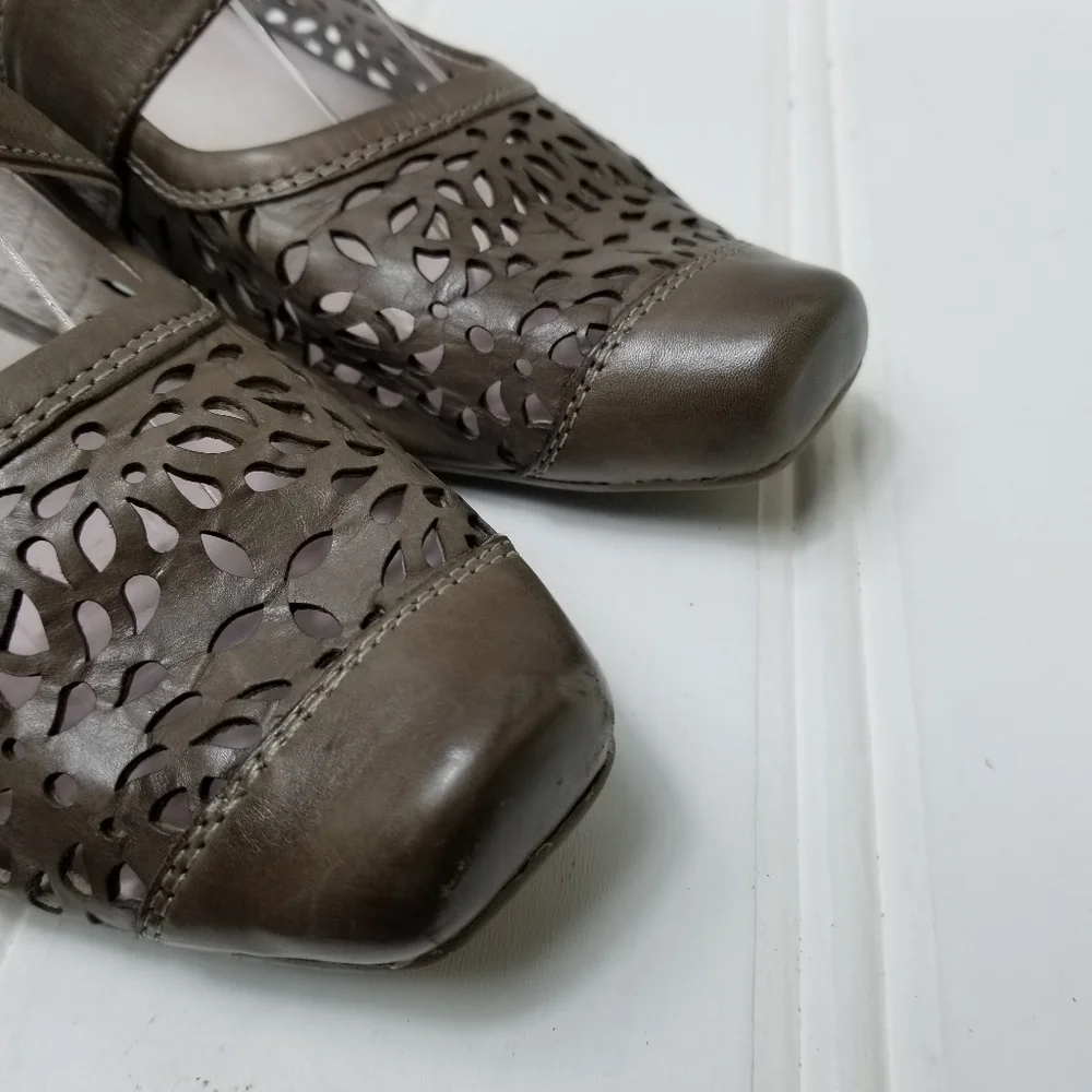 Roberto Santi Mary Jane Heels 38 8 Perforated Leather Square Toe Low Heel Shoes